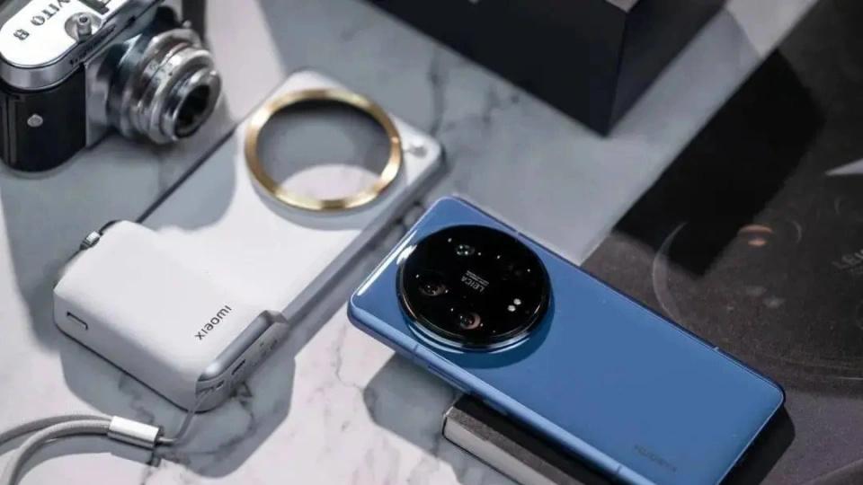 小米宣布清倉(cāng)，16GB+1TB跳水3200元，2K+120倍變焦+衛(wèi)星通信