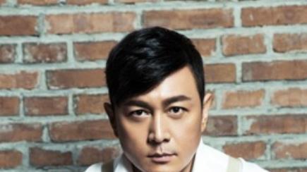 男星遭6婚妻子榨干5000万，6个孩子无一亲生，落魄至仅剩50元度日