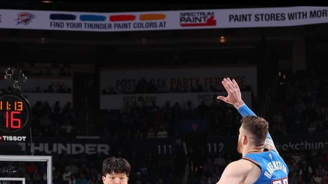 徐静雨：杨瀚森梦幻脚步打到哈腾无奈又无助，开拓者别再埋没人才