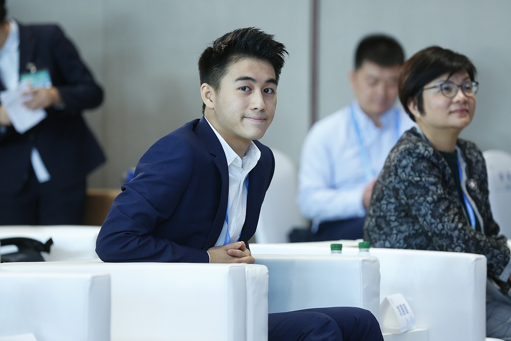 何猷君的瓜冲上热搜,奚梦瑶就是个笑话?