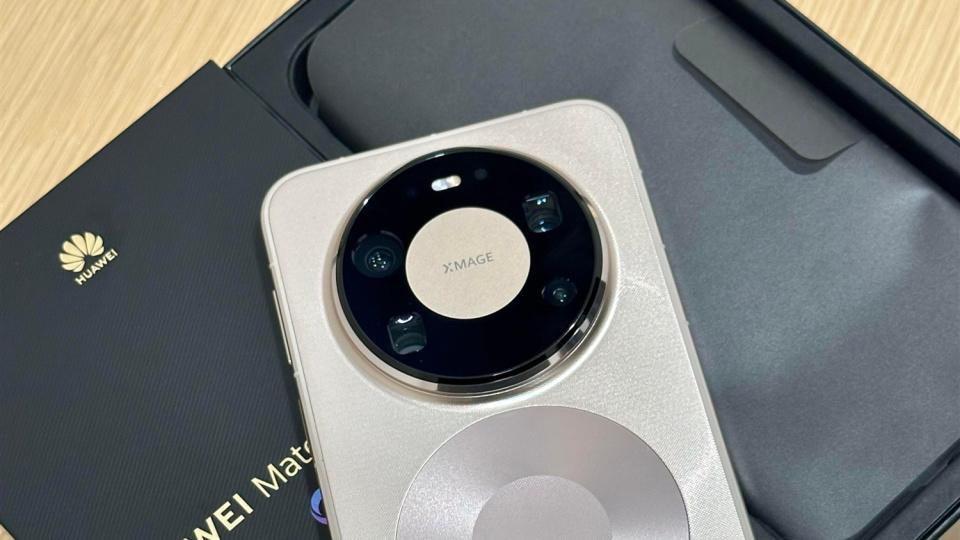 華為Mate100設計曝光：雙環+100標識，這顏值能打敗iPhone嗎？