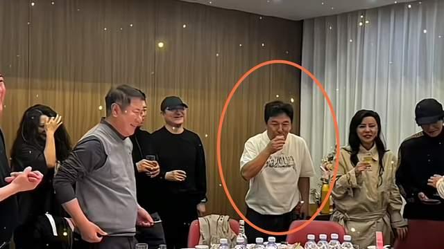 华表奖后众星团聚！黄渤陈凯歌坐主位，人均80元，排队给领导敬酒