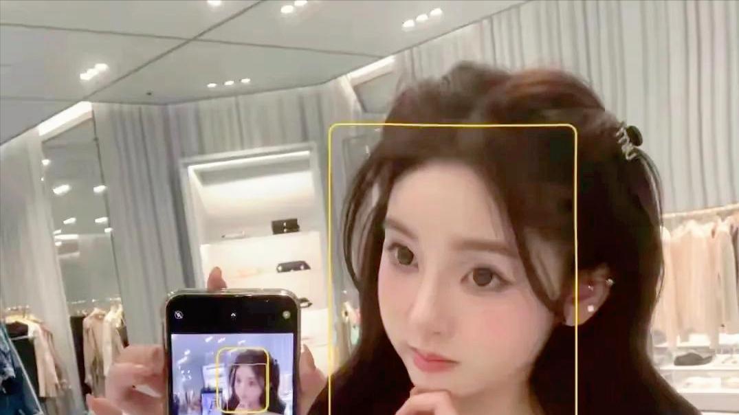 王思聪新女友懒懒, 历任女友里的“清流”, 身穿5万MiuMiu狂秀恩爱