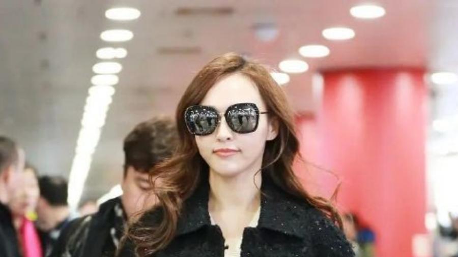 唐嫣的机场私服又潮又飒