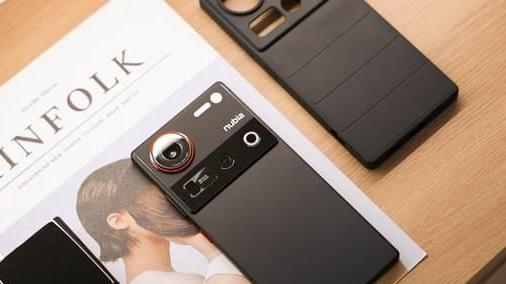 央视认证！全球第一款！全尺寸内嵌DeepSeek的国产手机来了