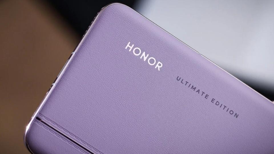 荣耀用力过猛，从6999元跌至3699元，高端旗舰近乎“半价”清仓