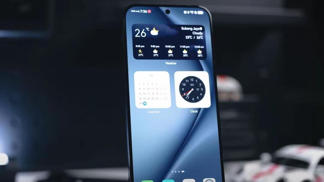 华为积极清仓，12+512GB跌价1300元，极窄直屏+麒麟芯片+北斗卫星