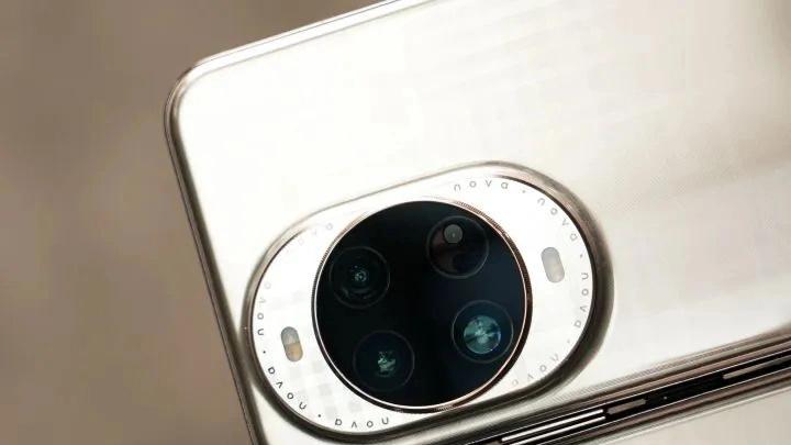 華為終于妥協(xié)，從4199元跌至2749元，IP69+衛(wèi)星通話+100倍變焦