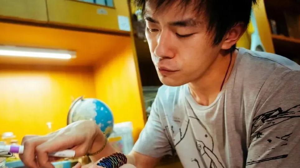 尴尬的易烊千玺，距离演技派还有多远？