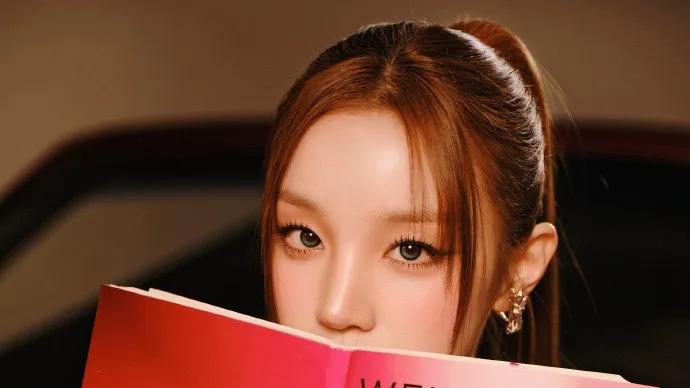 她为何在中国有高额邀约的情况下，仍选择在韩国续约？