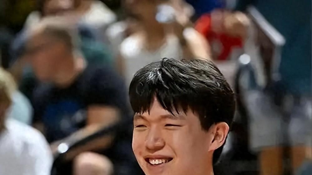 杨瀚森踏碎历史！NBA首秀这一刻，中国篮球等了七年