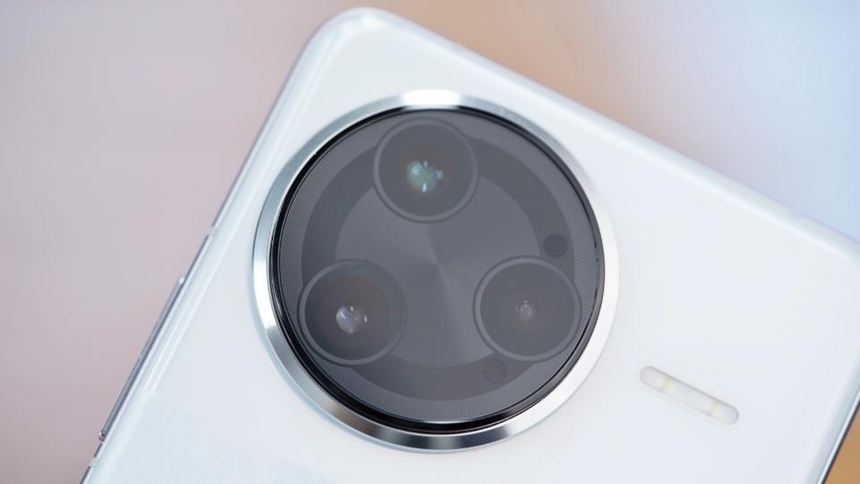 红米K80至尊版再次被确认：双芯独显+大底主摄，外围规格也拉满了