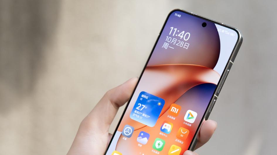 7000mAh+6.36英寸，定价4499元起，小米旗舰新机加量不加价！