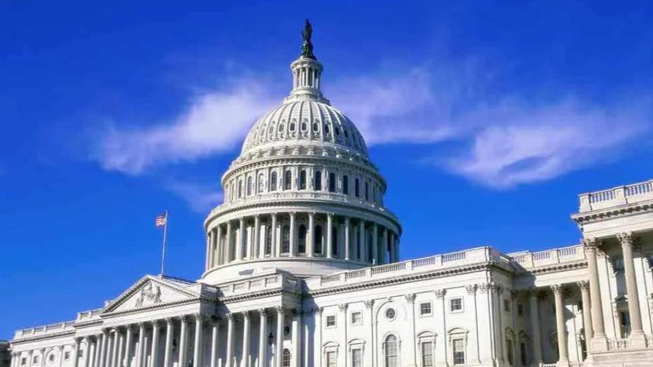 \104%关税触发末日按钮？中国启动'彩虹防御'，马斯克连夜改航班\