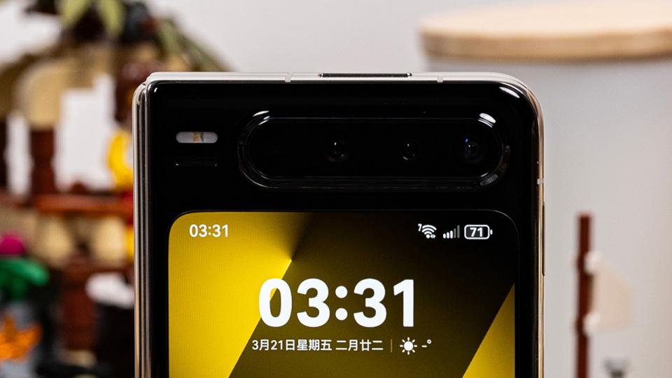 华为折叠屏新进展：AI功能+定制化内存，且抢先苹果商用HBM