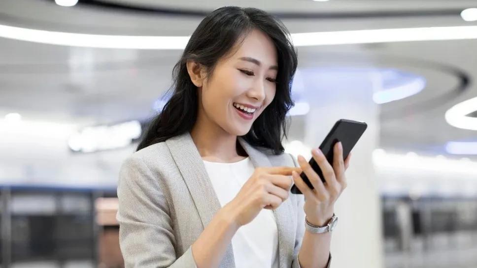 手机上有手电筒的要留意了，现在清楚不迟，看完快叮嘱家人