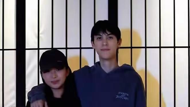 61岁傅艺伟罕见露面