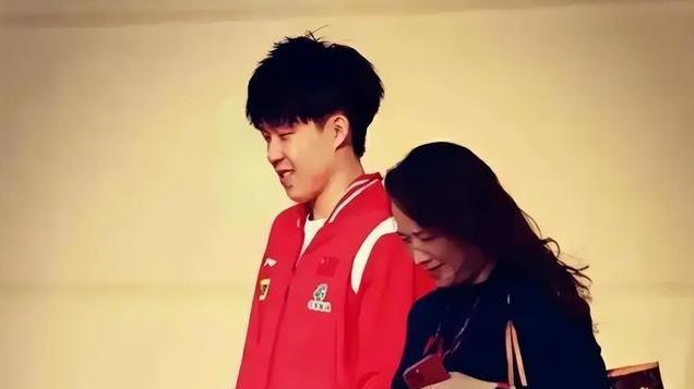 获央视力挺，却遭《北京日报》嘲讽，身份泄露的樊振东引全网愤怒