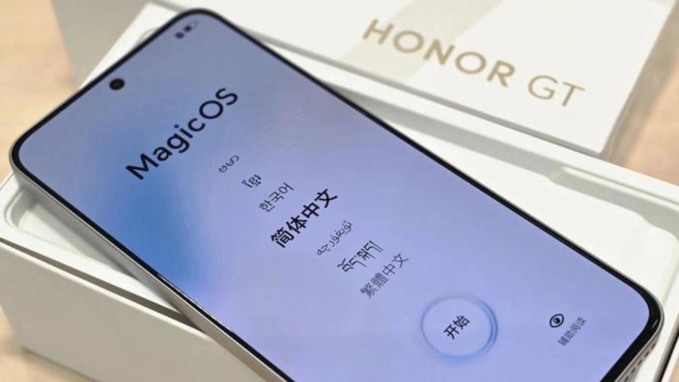 榮耀“不講武德”，從2199元跌至1373元，旗艦手機降成“千元機”