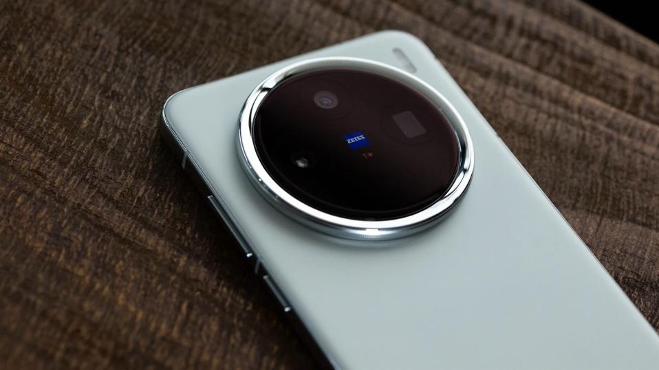 vivo X200S渲染图曝光：变化不大，但配置变化较大！