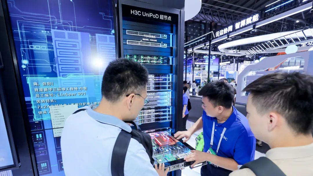 2025AI行業升級生態戰：誰在“種樹”？誰在“造林”？