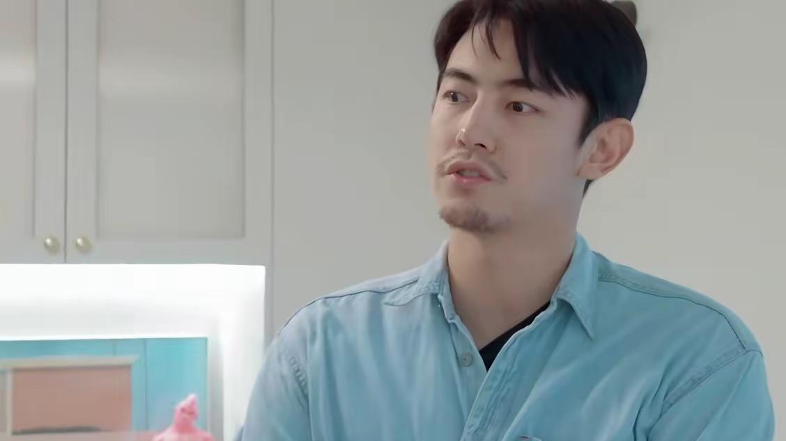 31岁纪凌尘蜗居上海，65平房子堆满杂物，为省钱吃纳豆卖二手物品