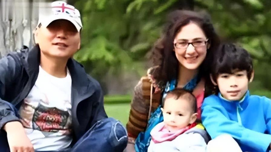 1995年，23岁德国女星嫁给北京一哥，28年过去，现身苍老如奶奶