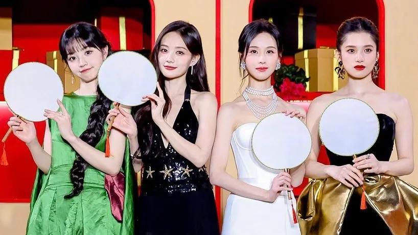 后台社交成“名利场”！谁是香饽饽、谁被裁合照，明星关系摊牌了