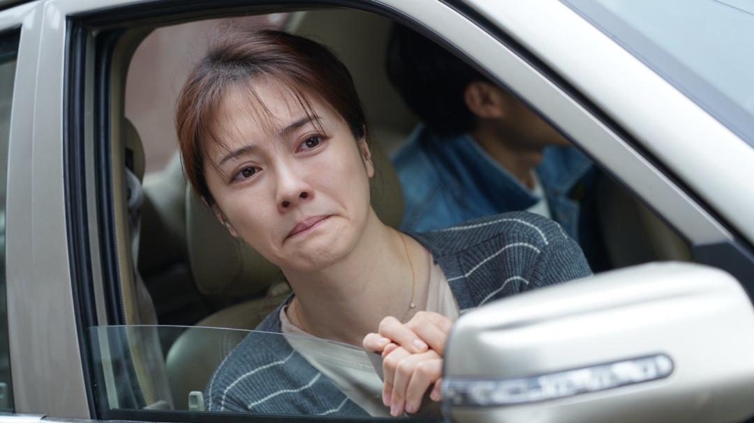 女演员自曝被粉丝跟踪超6年，找到其住所后还应聘小区保安