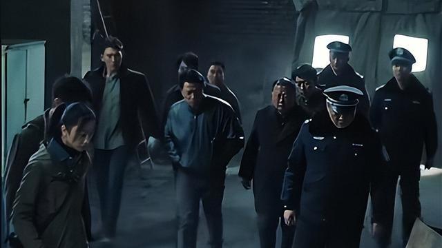 看完王宝强《棋士》，再看段奕宏《沙尘暴》，真是没对比就没伤害