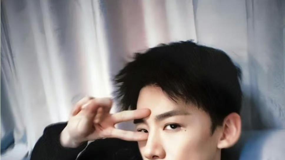 白敬亭宋轶：地毯都认出你俩同居啦！