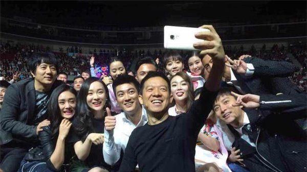 曾经性价比绝杀小米的国产手机，苹果一直在替它背黑锅