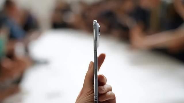 這就尷尬了，明明蘋果iPhoneAir沒人買，國產機還紛紛學上了