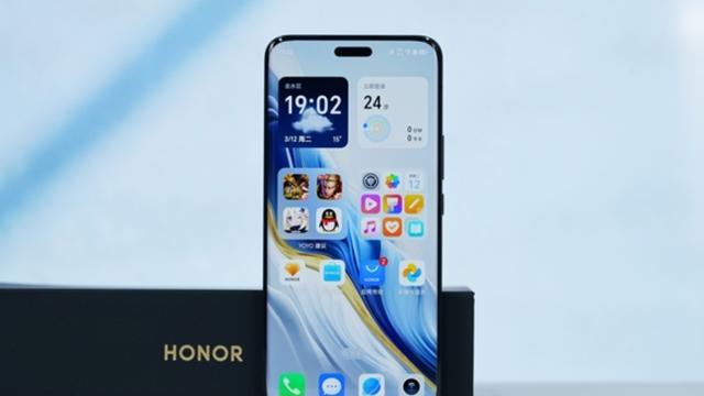 荣耀彻底急眼了，卫星通信+1.8亿像素，商务旗舰突降2500元