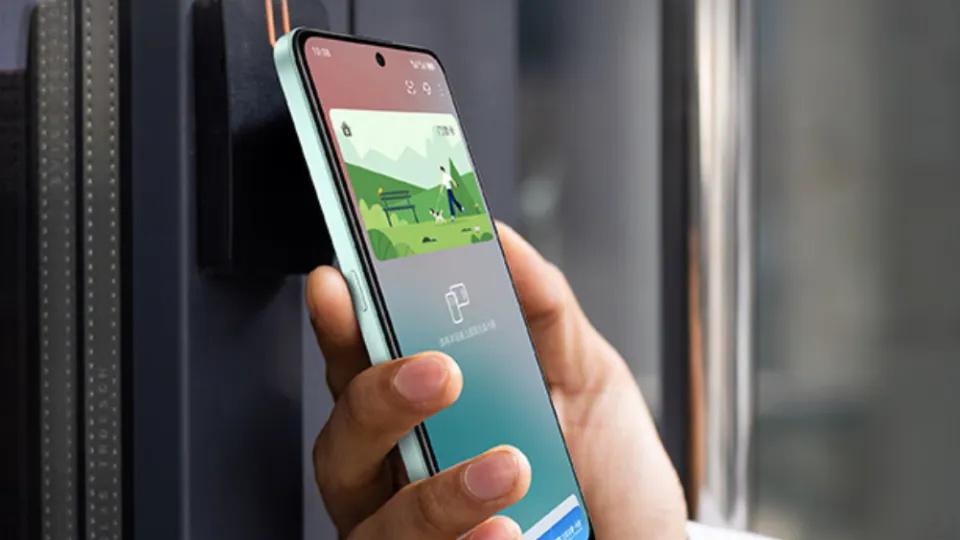 榮耀更激進了，12GB+512GB突降至1297元，頂配版也降成千元機