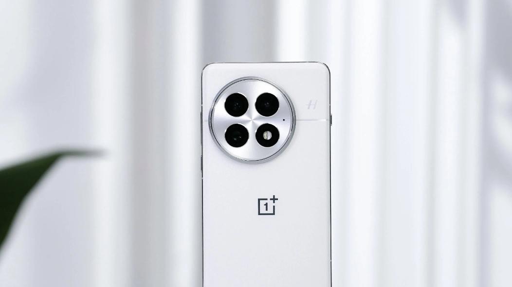 一加用力太猛！顶配旗舰狂降1411元，24GB+1TB+2K屏