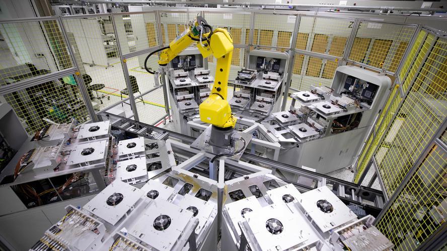 7年輪回，中企再遭美黑手？35項卡脖技術突破，中國科技霸氣反擊