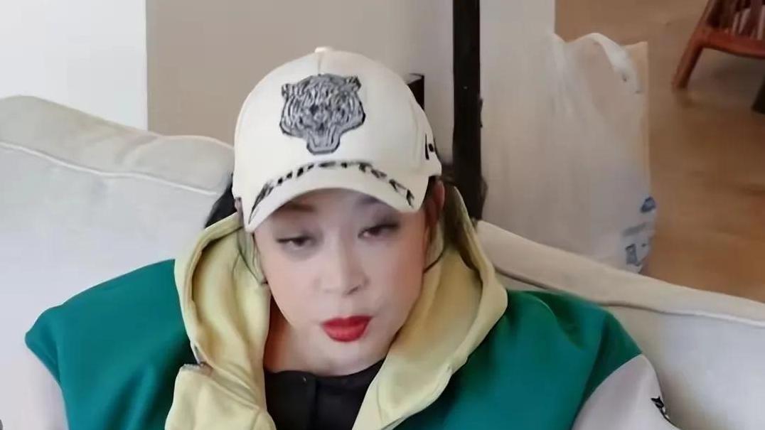 74岁刘晓庆晚年悲歌：亲人反目，财产被盗，无子更凄凉