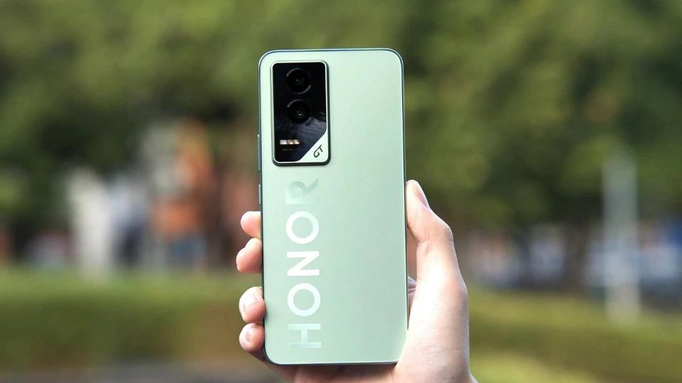 榮耀誕生“新卷王”，從3299元跌至2294元，頂配版旗艦雙11“賣斷貨”