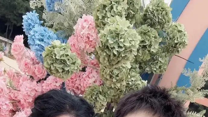 张萌李昀锐《冰湖重生》杀青后首合体！肌肉暴增惊呆网友：这是要