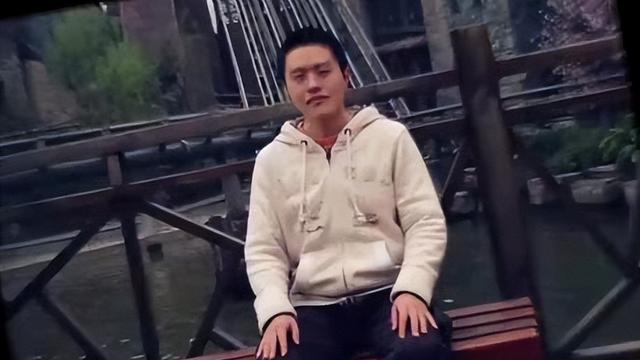 关晓彤看《哪吒2》晒票根，价格亮了，网友：够我吃好几顿饭了