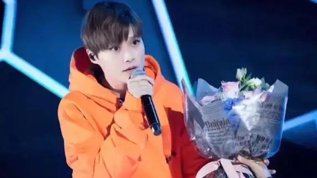 背景成谜、无人敢娶！一场微博之夜，彻底戳穿了李宇春的真正实力