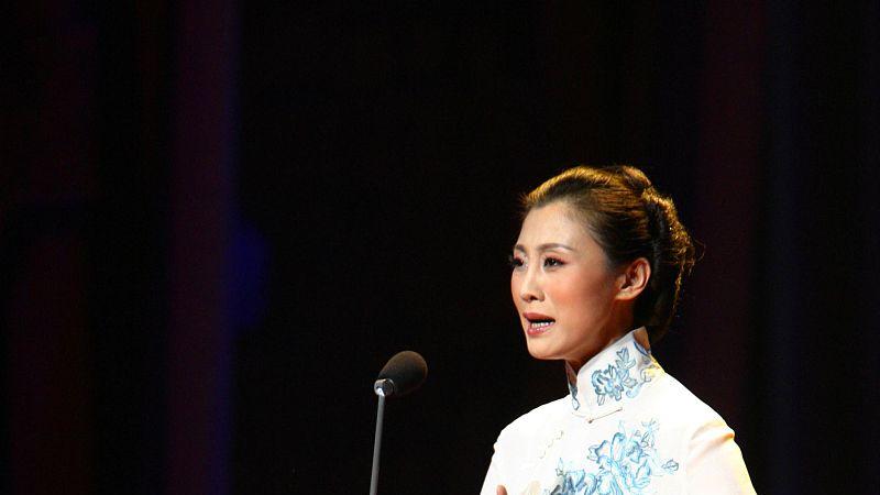 曾是“央视主持”，因揭露姜昆丑闻被封杀，如今70岁处境如何?