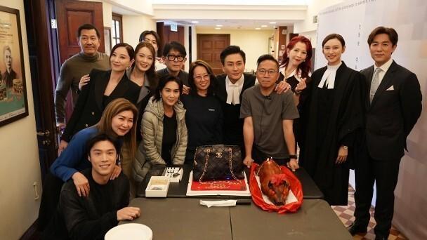 黄宗泽开工拍戏获蔡少芬朱茵等庆生 剧组很有心意送复刻名包蛋糕