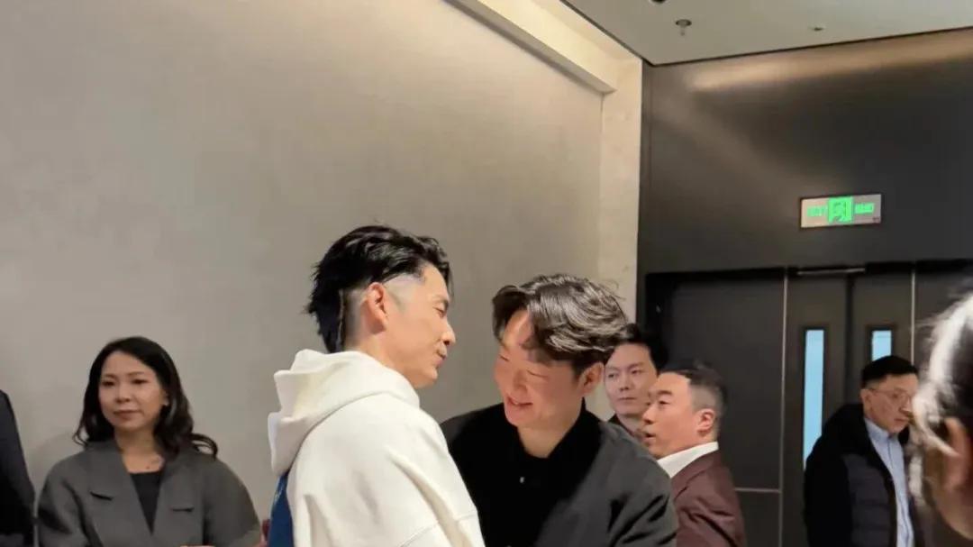 46岁吴建豪现身上海，又高又瘦，脸部皮肤超好，是F4里状态最好的