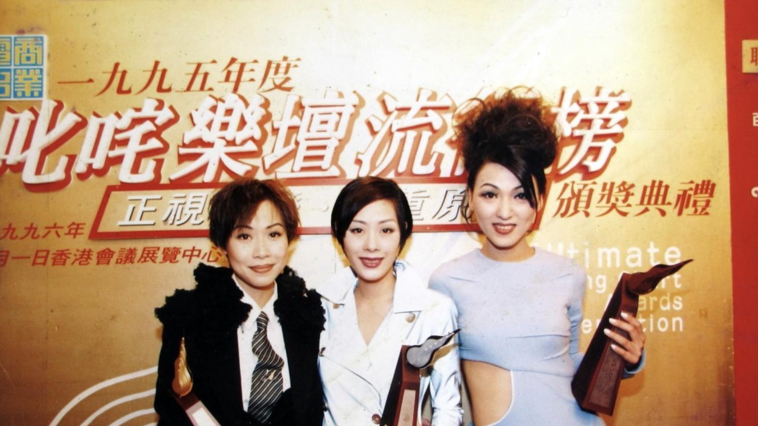 55岁李蕙敏回香港探亲，参加聚会阔太范儿十足，嫁到英国生活富贵