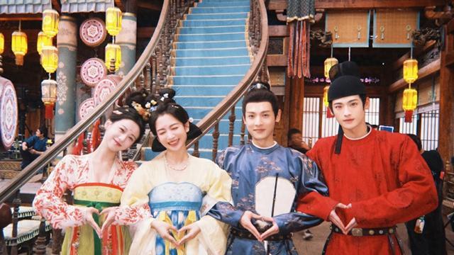 众星告别《韶华若锦》，包上恩千字长文，宋威龙、代露娃都播新剧