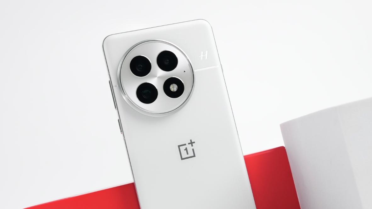 一加不讲武德，2K屏+骁龙8E+6000mAh突降620元，支持120倍变焦