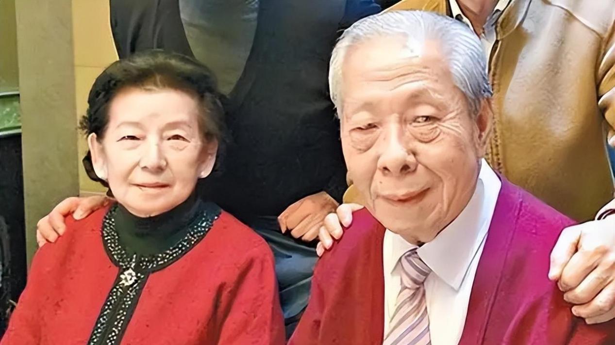 吴千语施伯雄签字结婚，大宅办中式婚礼，豪门成员合体欢迎新媳妇