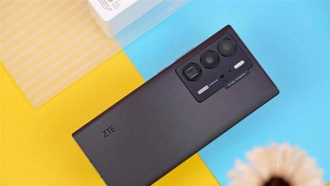 从4998降至1299的超级旗舰：骁龙8+双主摄长焦相机+AG玻璃机身